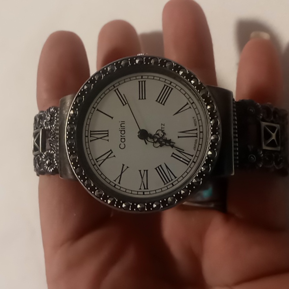 Cardini ladies cuff bracelet watch large dial easy read. new battery
